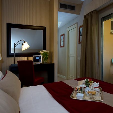 רומא Hotel Dei Borgognoni חדר תמונה